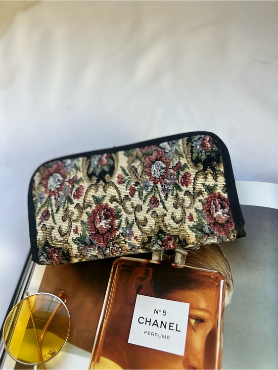 Accessories - Floral Tapestry Clutch vintage eyeglass holder case bifoldWallet - Cream and Red